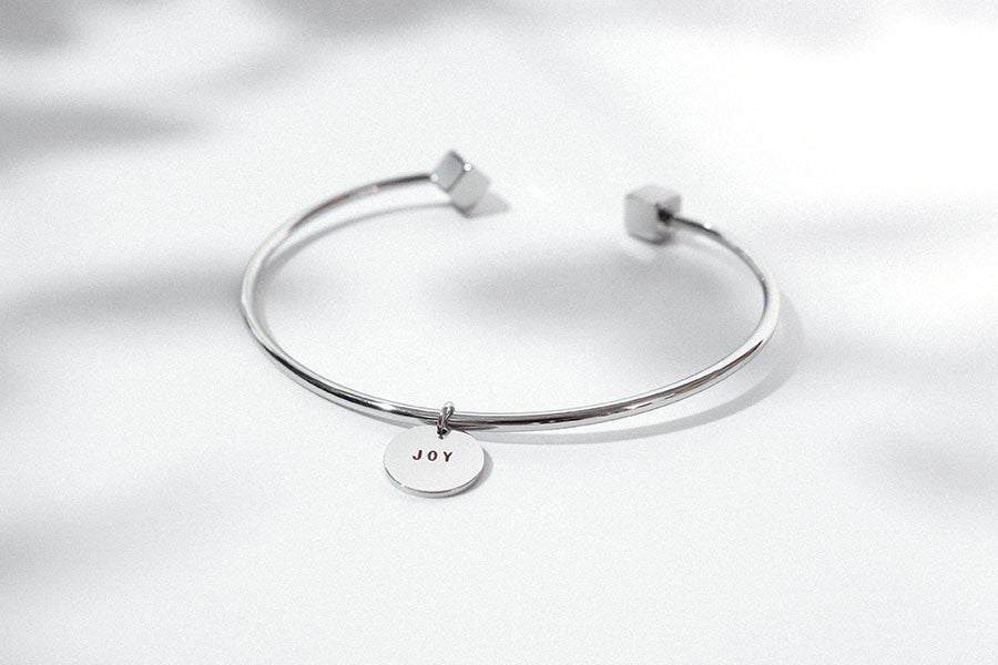 Cube bracelet jewelry with round pendant with engraved word joy